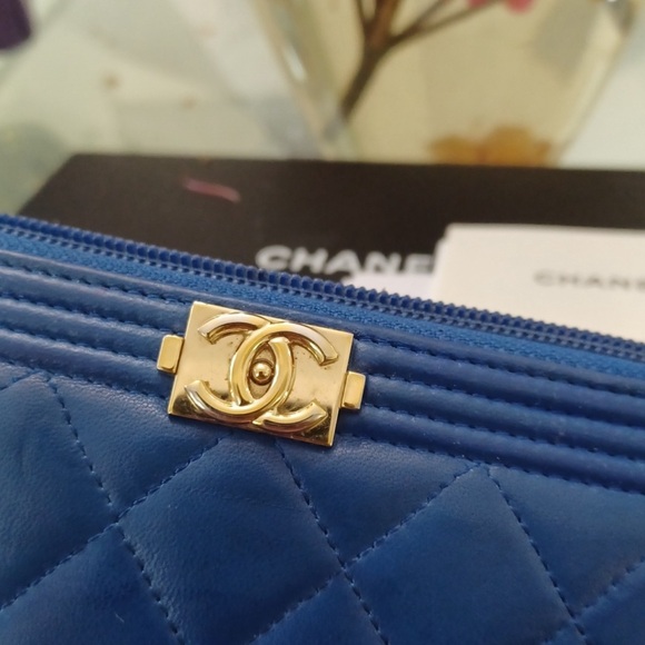 CHANEL Zip Wallet. EUC - Picture 11 of 13